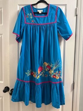 Vintage Bechamel doll-like embroidered dress size medium